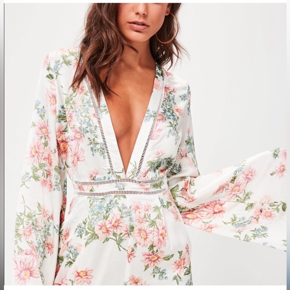 NWT misguided bell sleeve ivory and‎ pink floral satin jumpsuit size 0 - Picture 1 of 13